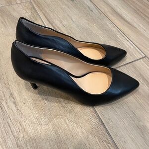 Vince Camuto black leather pumps